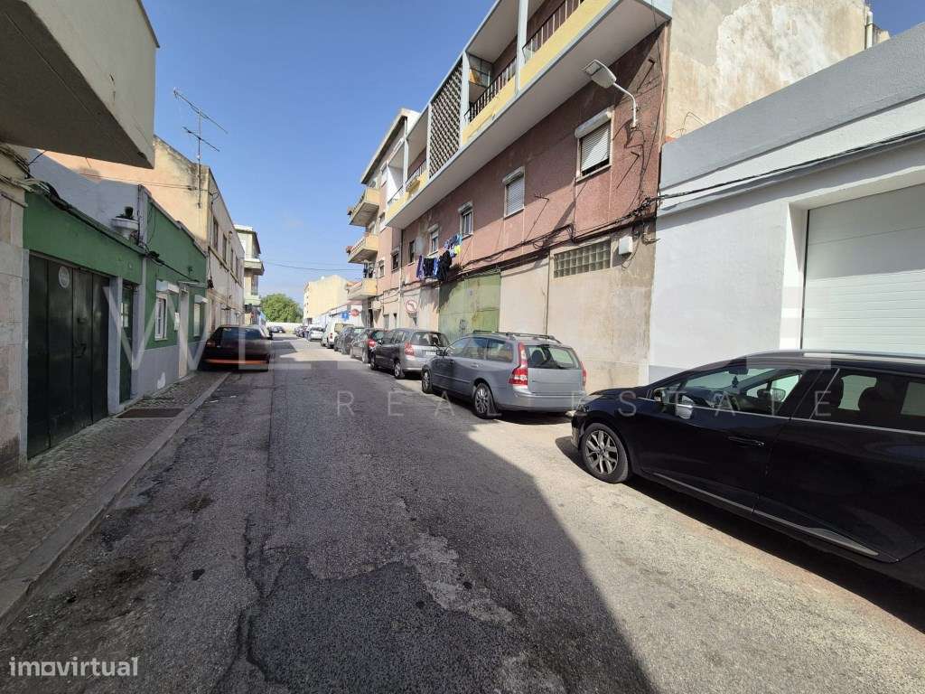 Armazém para Venda na Baixa da Banheira-16