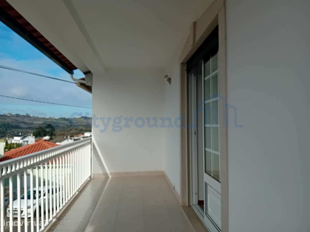 Moradia remodelada, com garagem e anexo, perto da Batalha - Grande imagem: 5/27