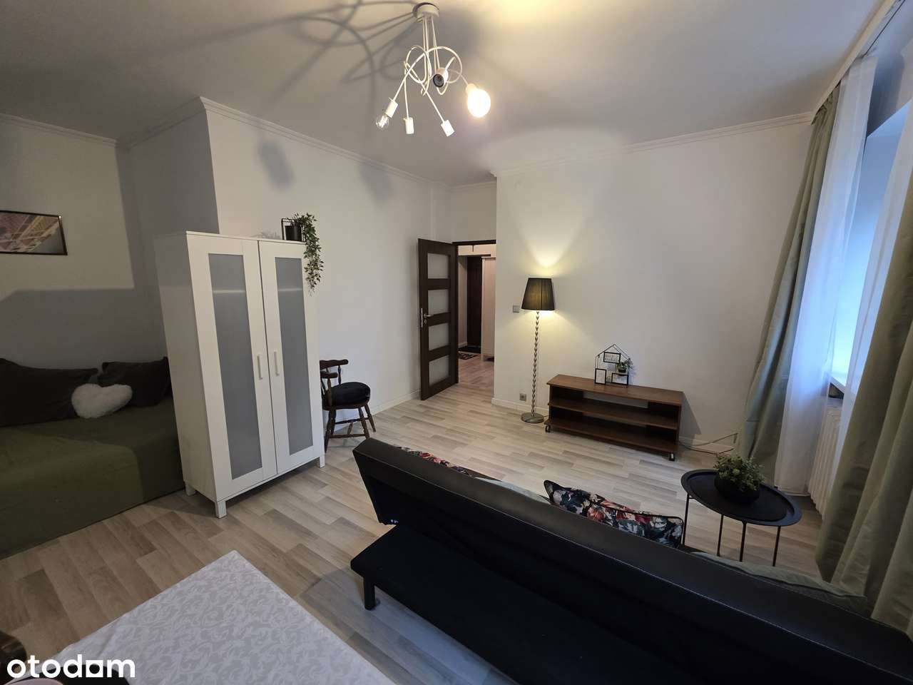 Przestronne mieszkanie 36,7 m² z osobną kuchnią i komórką w cenie.-9