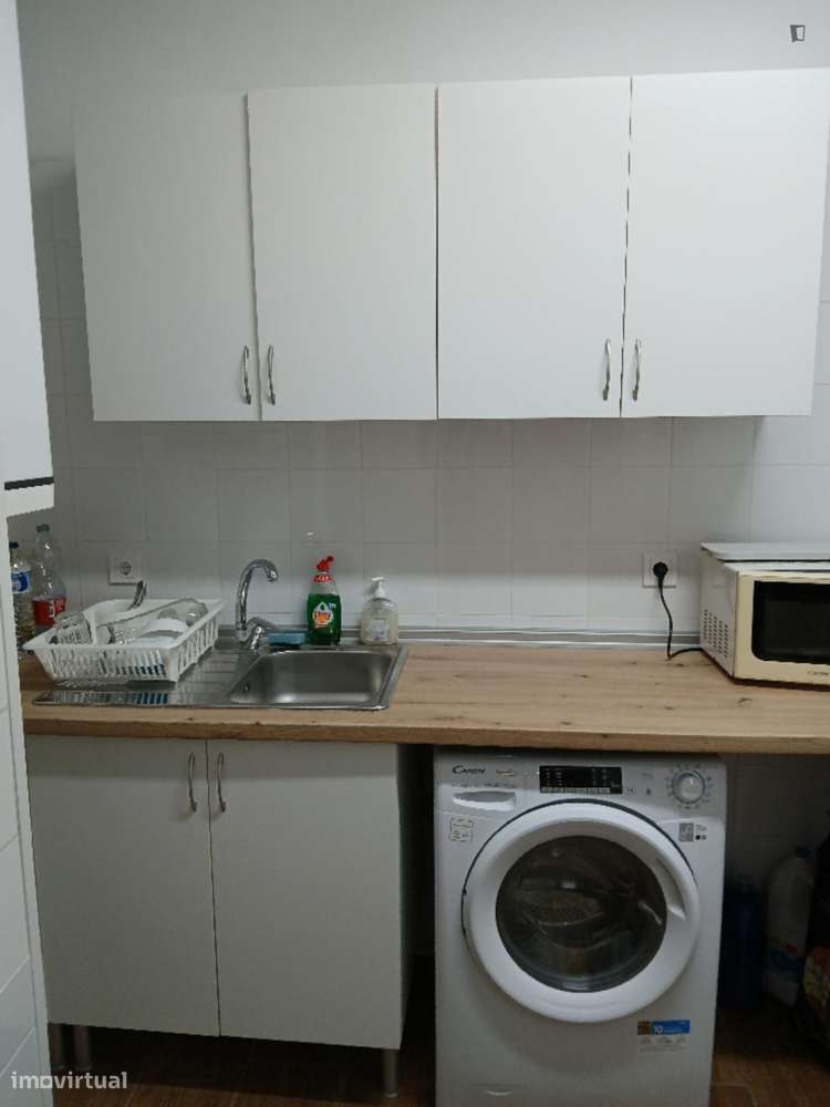 Quarto - localizado em Penha Lisbon - Grande imagem: 3/10