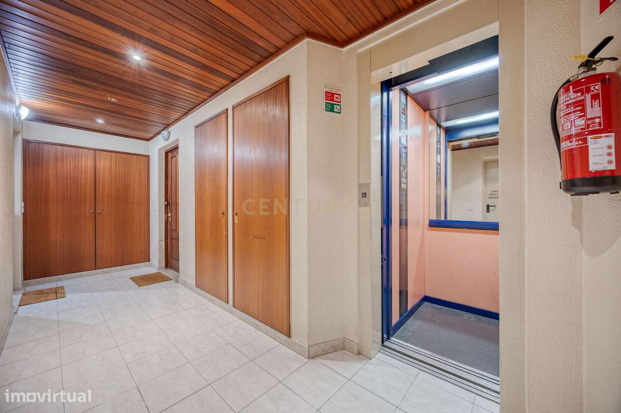 Apartamento T3 com varanda e Box fechada-26