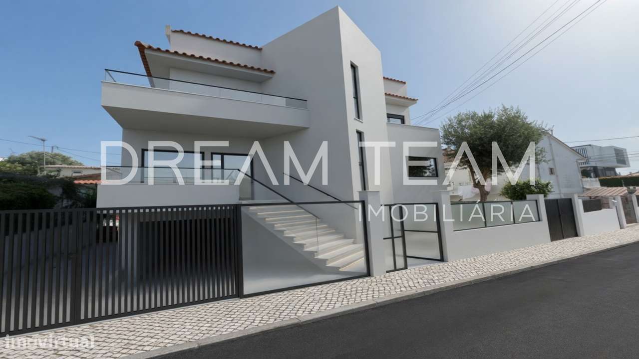 Moradia T7 com Piscina na Charneca da Caparica-42