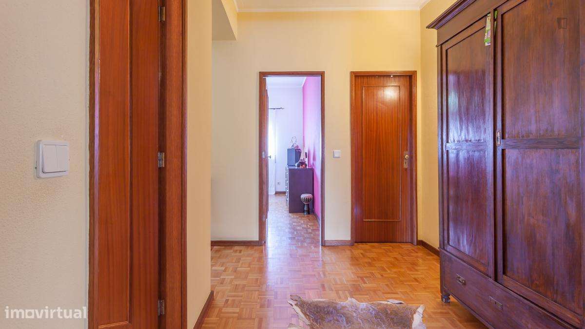 Quarto - localizado em Santa Marinha Porto - Grande imagem: 4/8