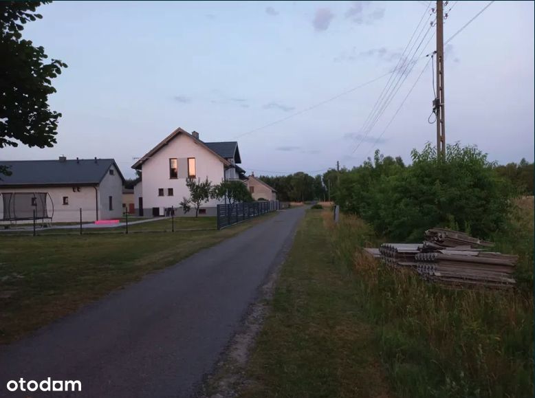 Działka z dostępem do mediów. Możliwość zabudowy.