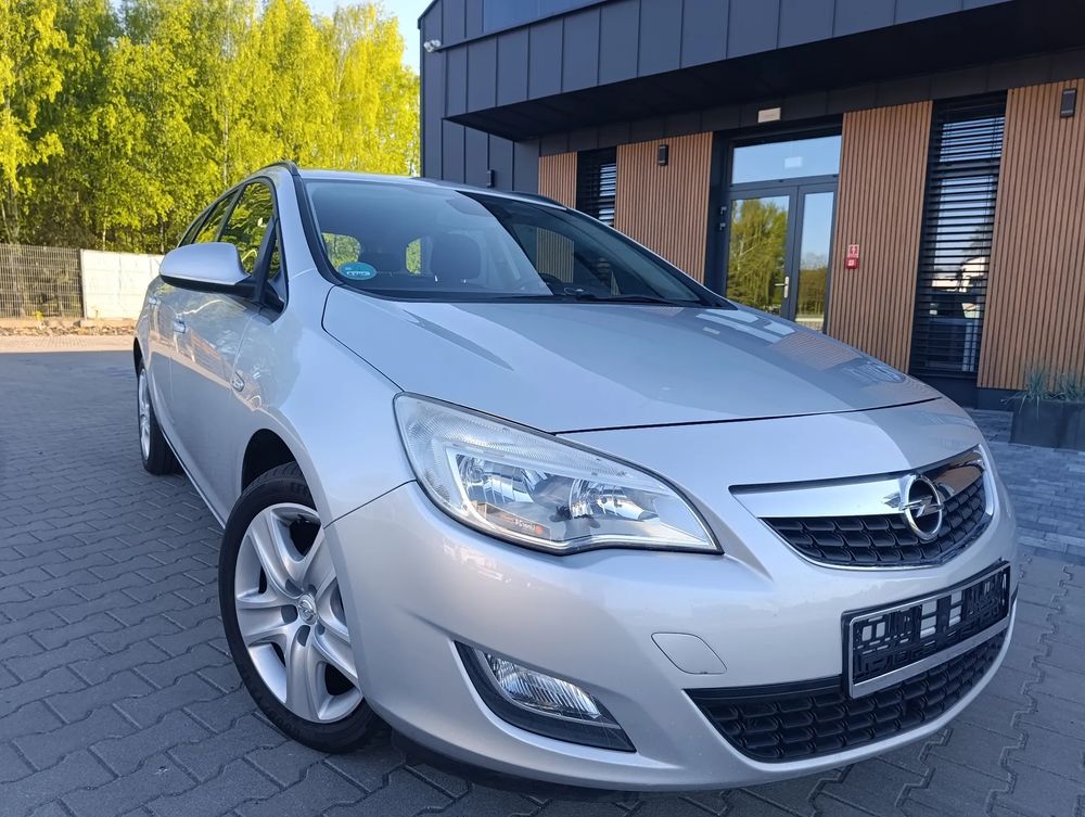 Opel Astra J (2009-2019) 1.6 Fun 2011
