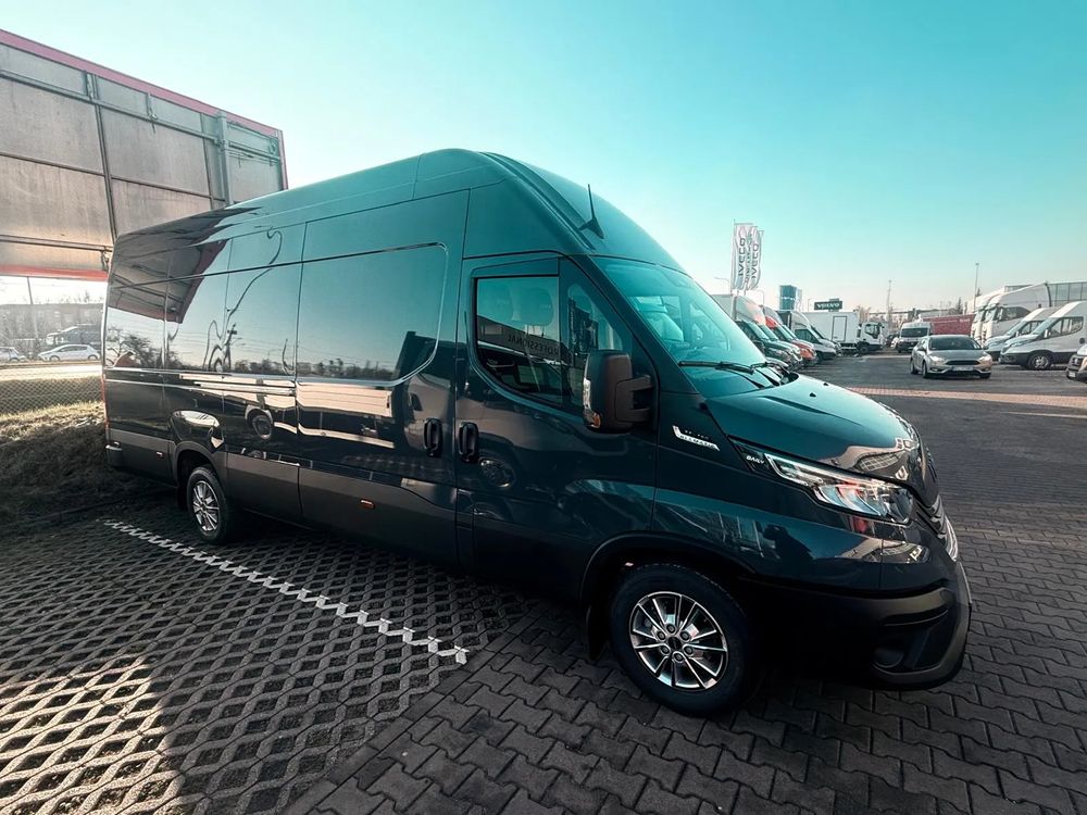 Iveco Daily 35S18 Automat - OKAZJA MAXI DŁUGOŚĆ 4680mm WYPRZEDAŻ EKSPOZYCJI Iveco Daily Furgon 16m3 - Automatycza skrzynia