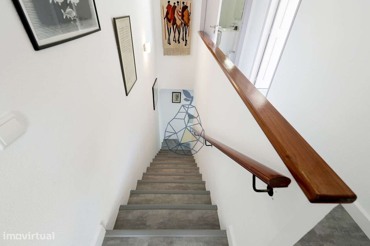 Apartamento Duplex T3 mobilado,  3 casa de banho ,Terraço, Vista Mar A-20