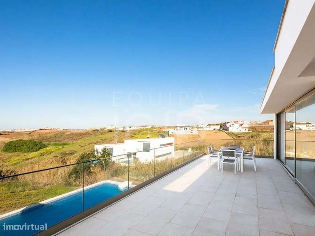 Moradia T3 de Luxo com Piscina Privativa-7