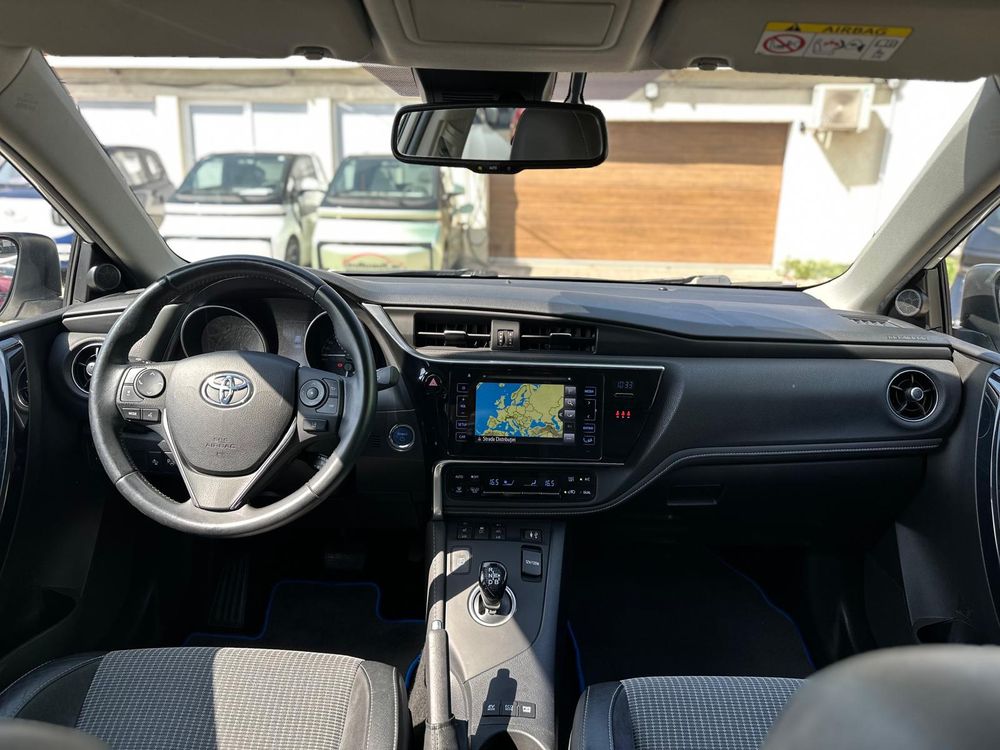 Toyota Auris 1.8 VVT-i Automatik Executive
