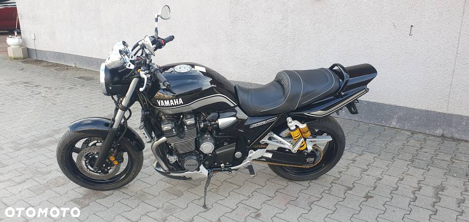 Yamaha XJR - 3