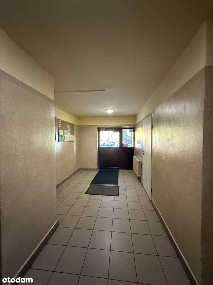 3 lub 4 pokojowe mieszkanie do remontu z balkonem, Os. Dywizjonu 303-11