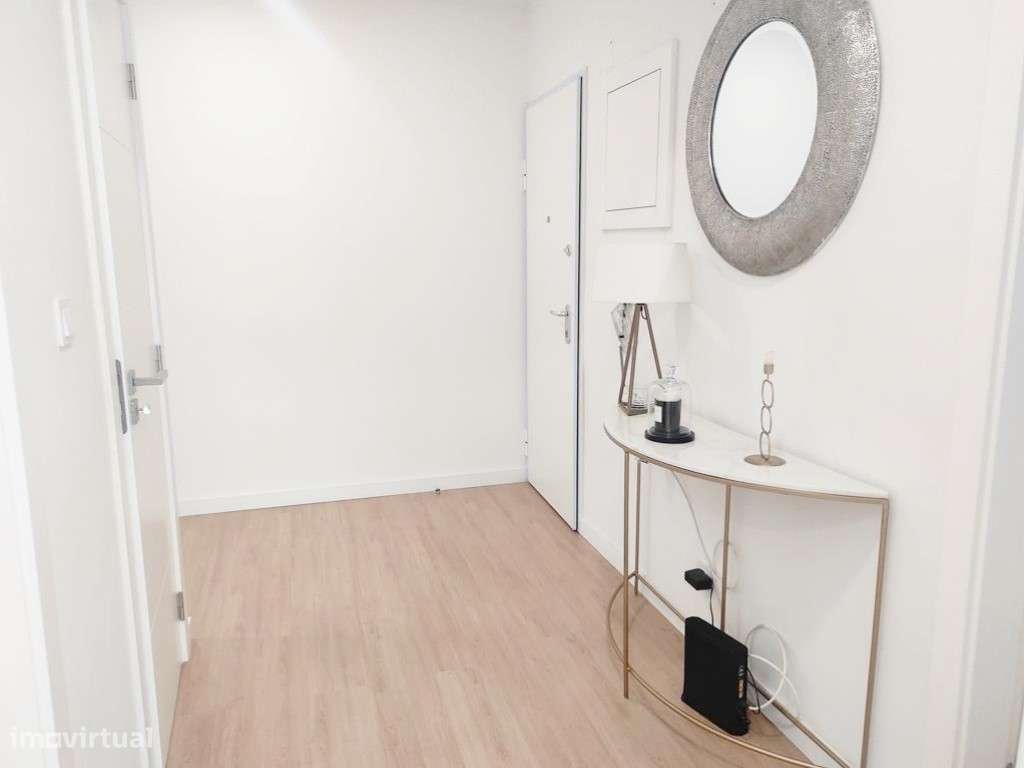 T2 totalmente remodelado no centro do Casal São Brás-7