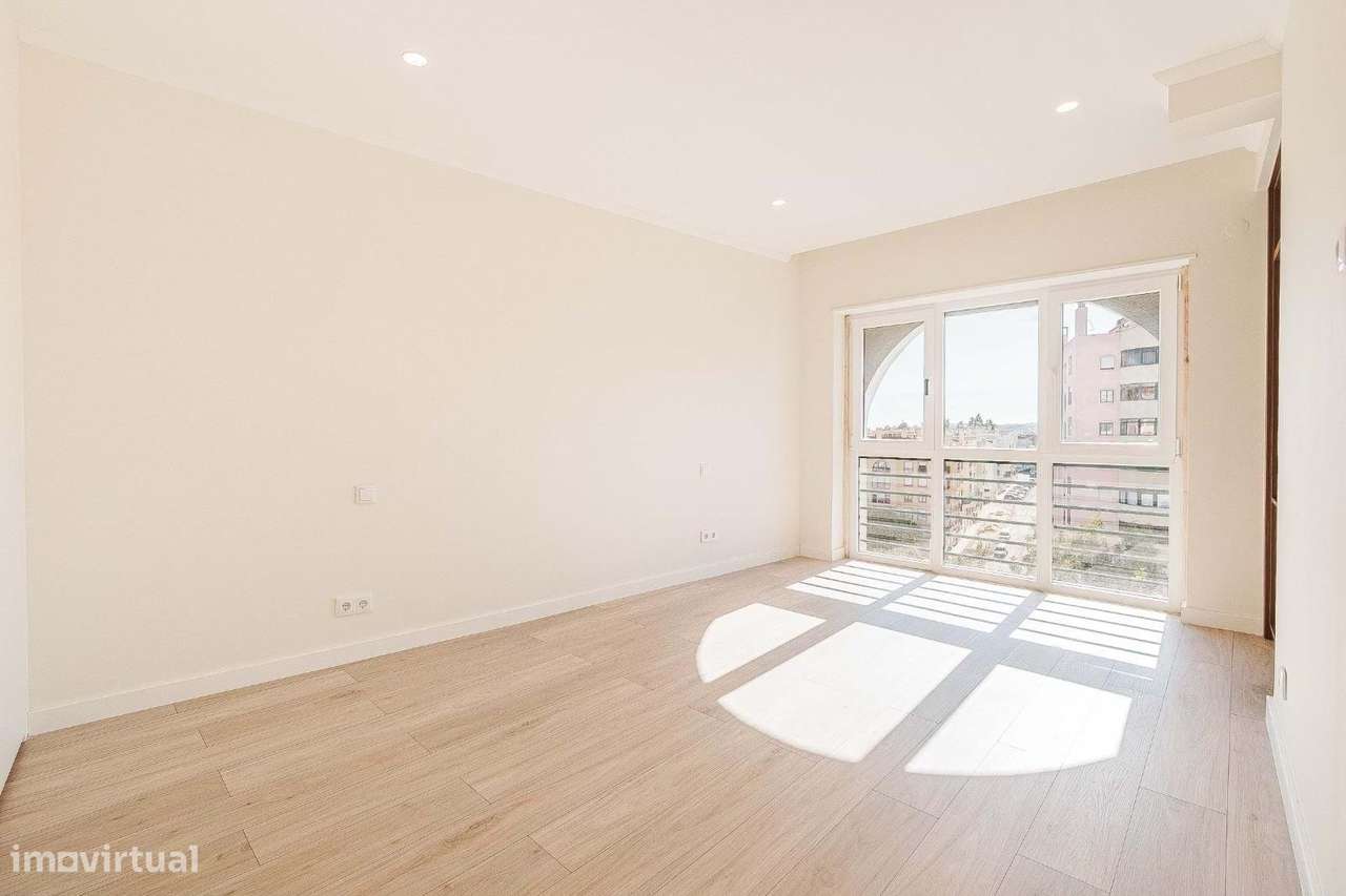 T4 Premium | 172 m² | Acabamentos de Luxo | 9.º Andar | Massamá – A Me-15