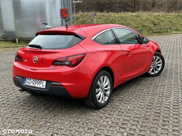 Opel Astra III GTC 1.6 T Cosmo - 13