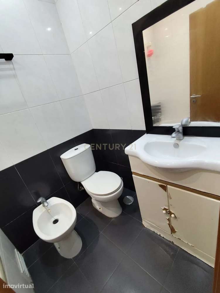 Apartamento T2 | Santo António da Charneca-11