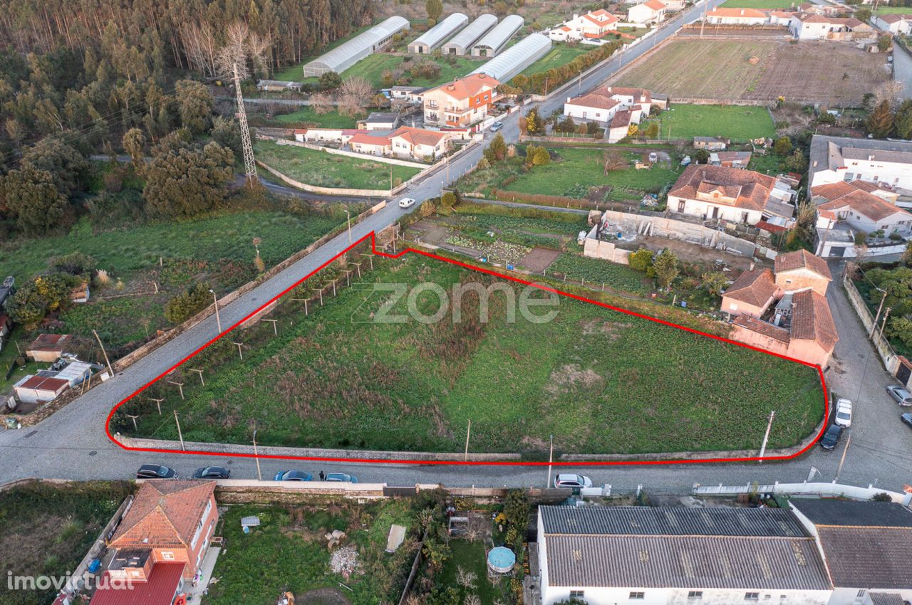 Terreno Urbanizável com 3984m² em São Félix da Marinha