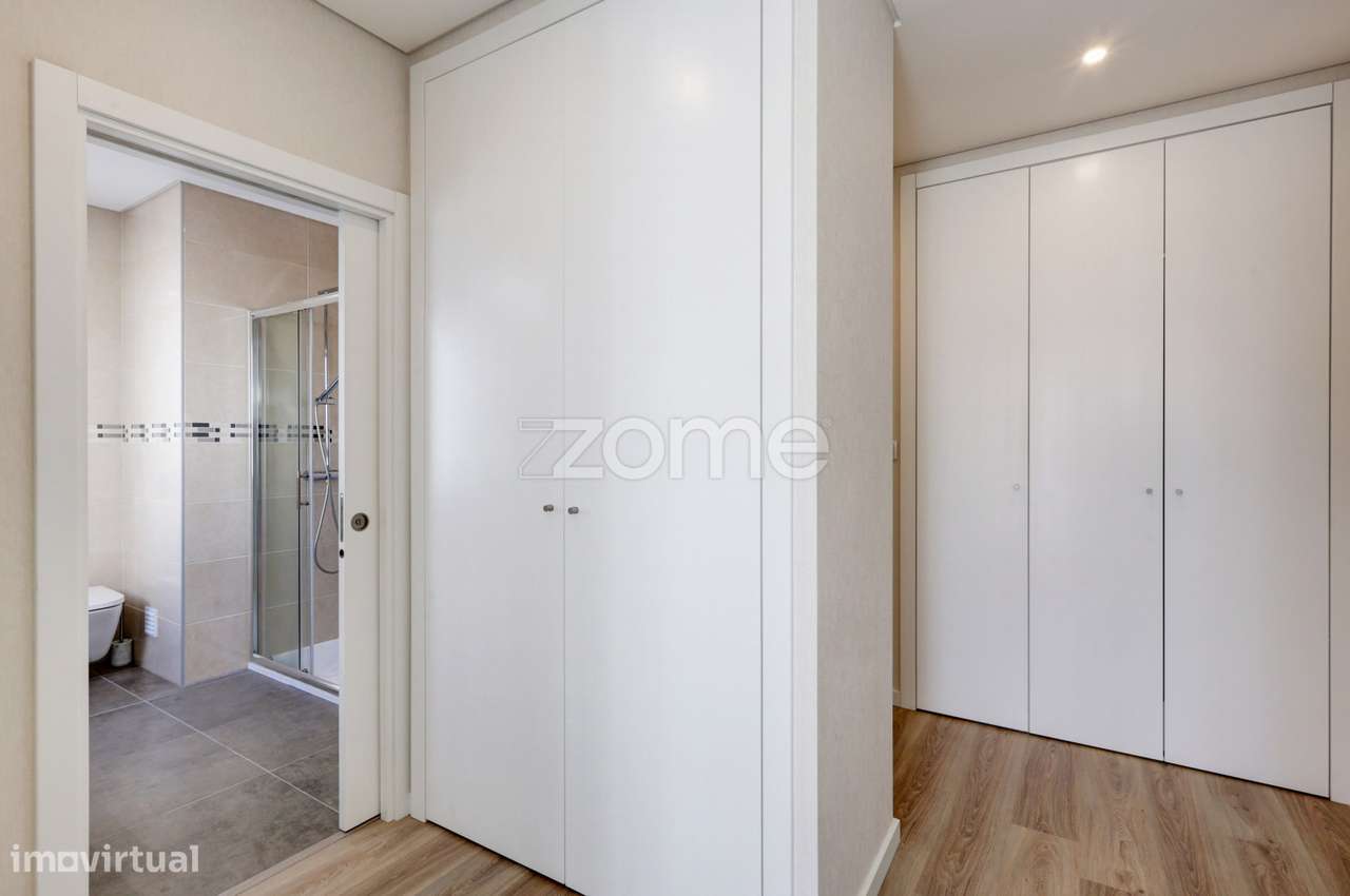 Apartamento T5 Novo em Sacavém-27