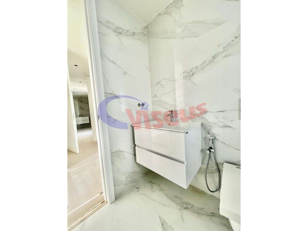 Apartamento T3 Penthouse Coimbrões-36