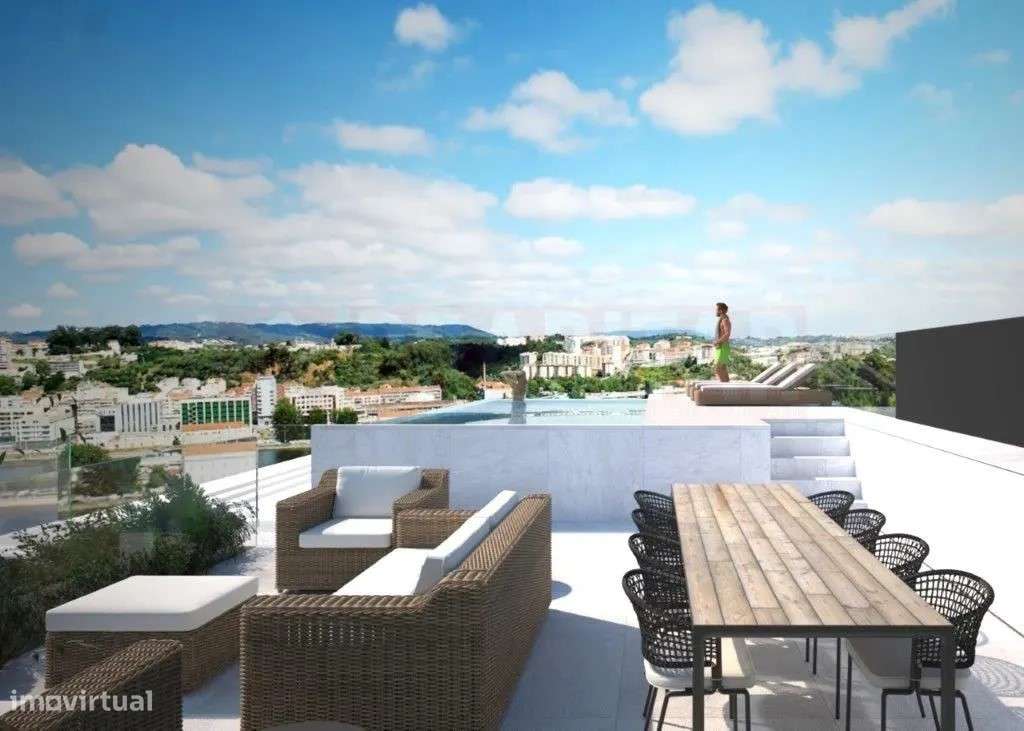 Em Santa Clara, T1 em Condomínio Fechado com Piscina e Jardim-11