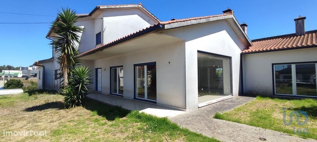 Casa T4 em Leiria de 626,00 m2