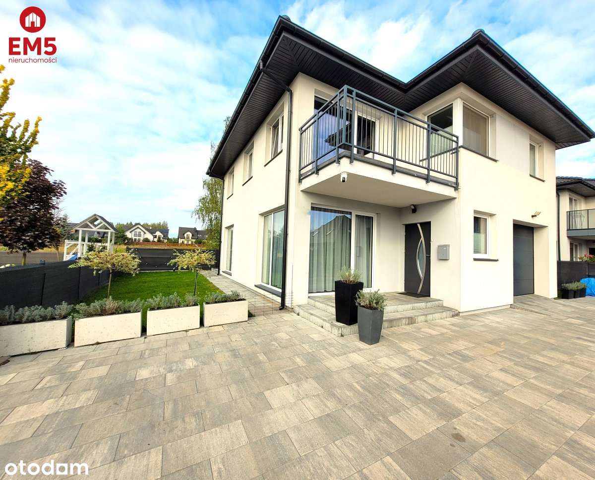 Do wejścia. Przestronny i stylowy dom. - Pełny obrazek: 2/20