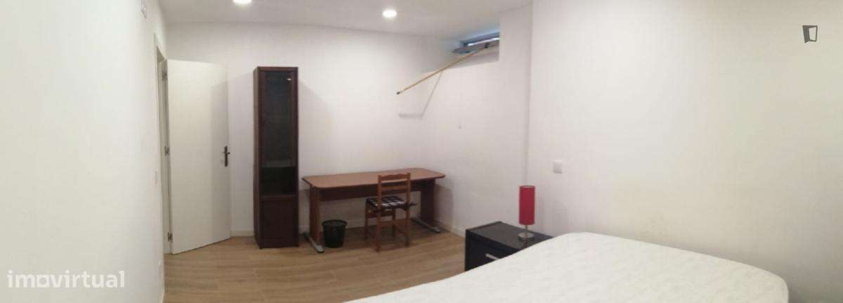 Quarto - localizado em Norton de Matos Coimbra - Grande imagem: 5/12