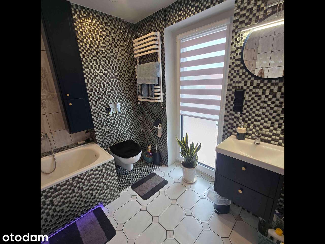 Połowa bliźniaka  wraz z działającym  biznesem-3