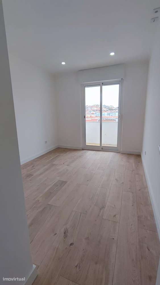 T4 Totalmente Remodelado na Amadora-10