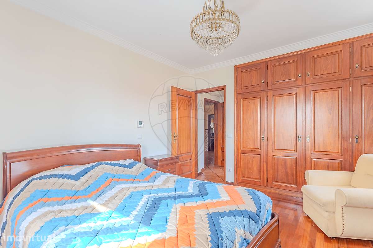 Moradia T4 para venda-12