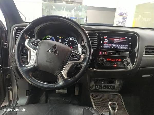 Mitsubishi Outlander 2.4 PHEV Instyle - 4