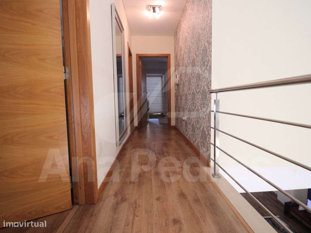 Contemporânea Moradia T4-16