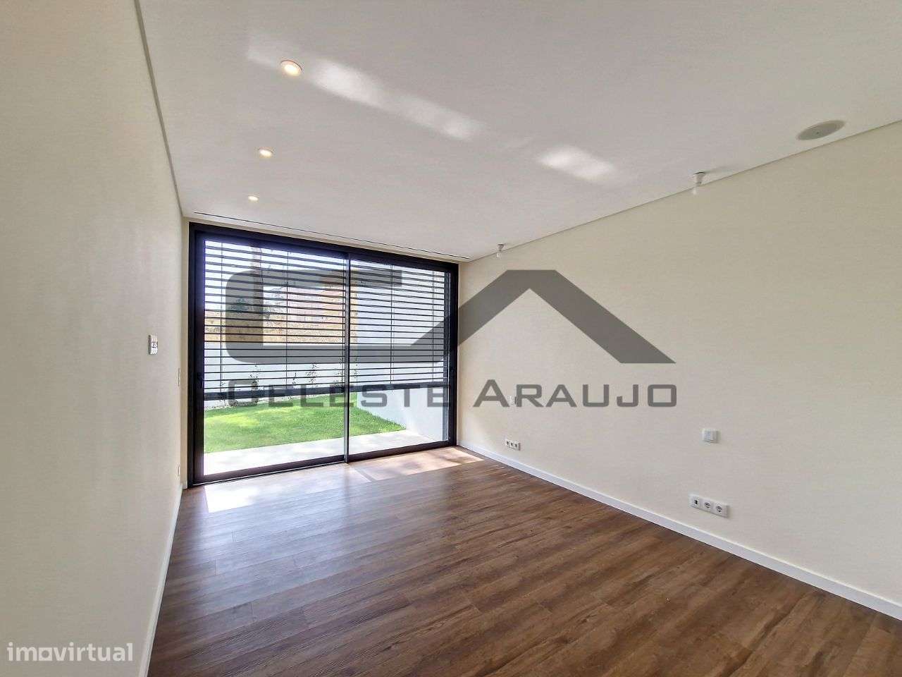 Moradia T4+1 Térrea, com piscina, Rio Meão-34