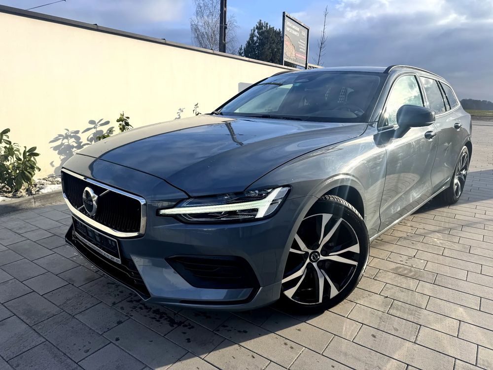 Volvo V60 II B3 B DKG Essential 2022