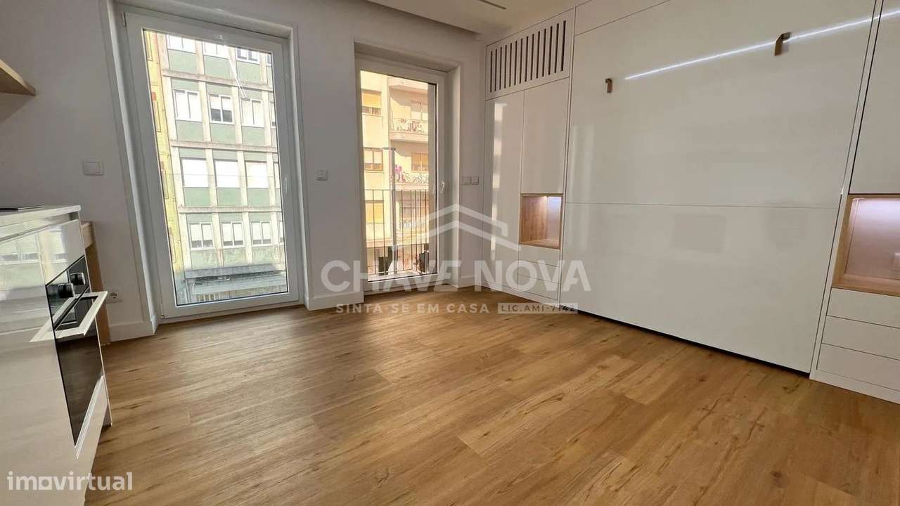 T0 Novo c/ Varanda em Santo Ildefonso (Porto)-1