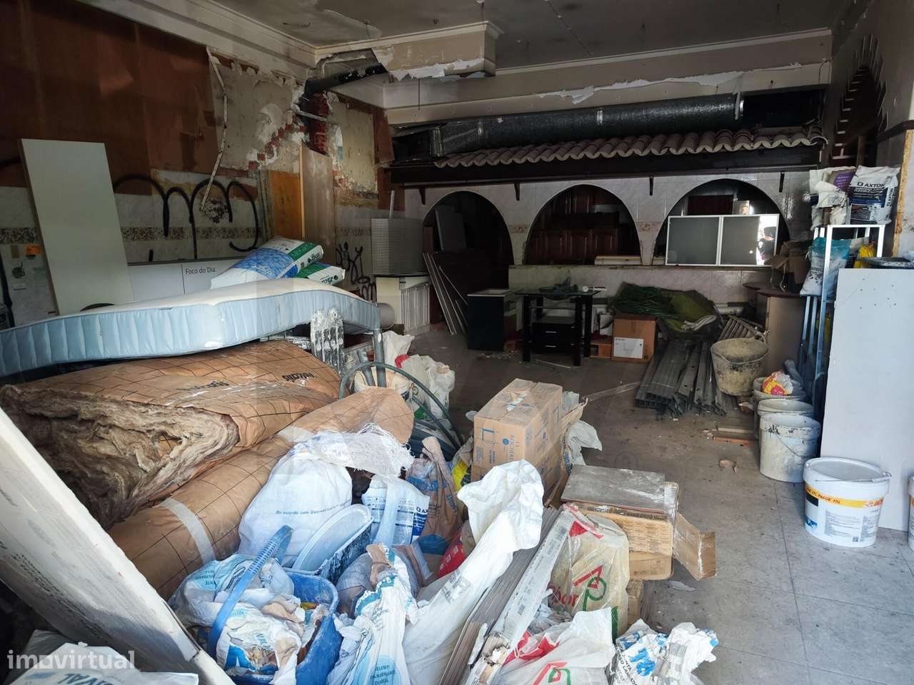 Loja com 137m2 no Casal de São Brás – Amadora | Com saída de fumos - Grande imagem: 5/17