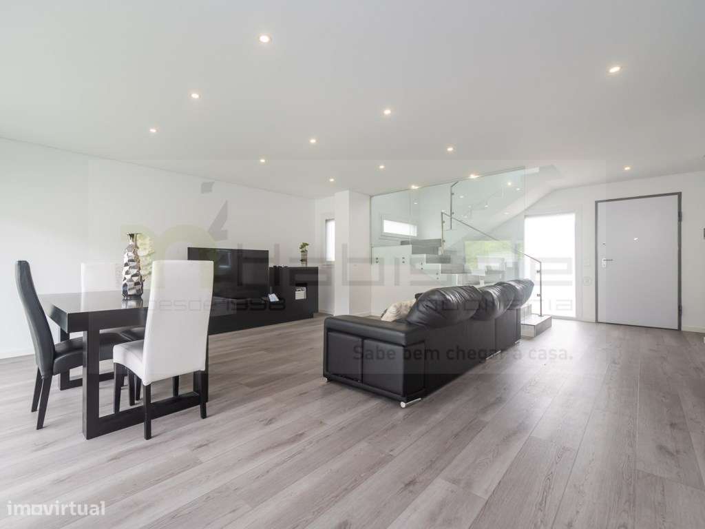 Moradia T4+1 moderna em Vale Grande, Odivelas-16