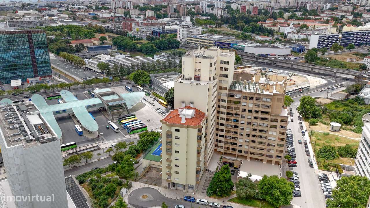 Excelente imóvel T2 com Garagem Box, condomínio Fechado com Court de T-43