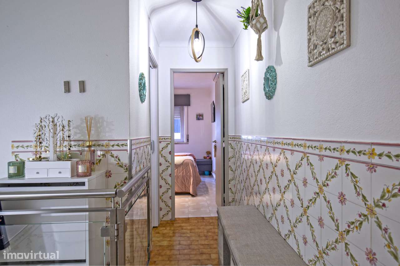 Prédio T2 na vila de Sesimbra a poucos metros da praia-21