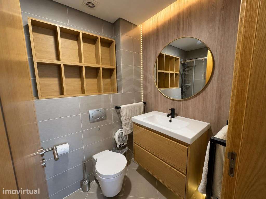 Apartamento T2 de arquitetura moderna inserido em condomínio com pi...-10