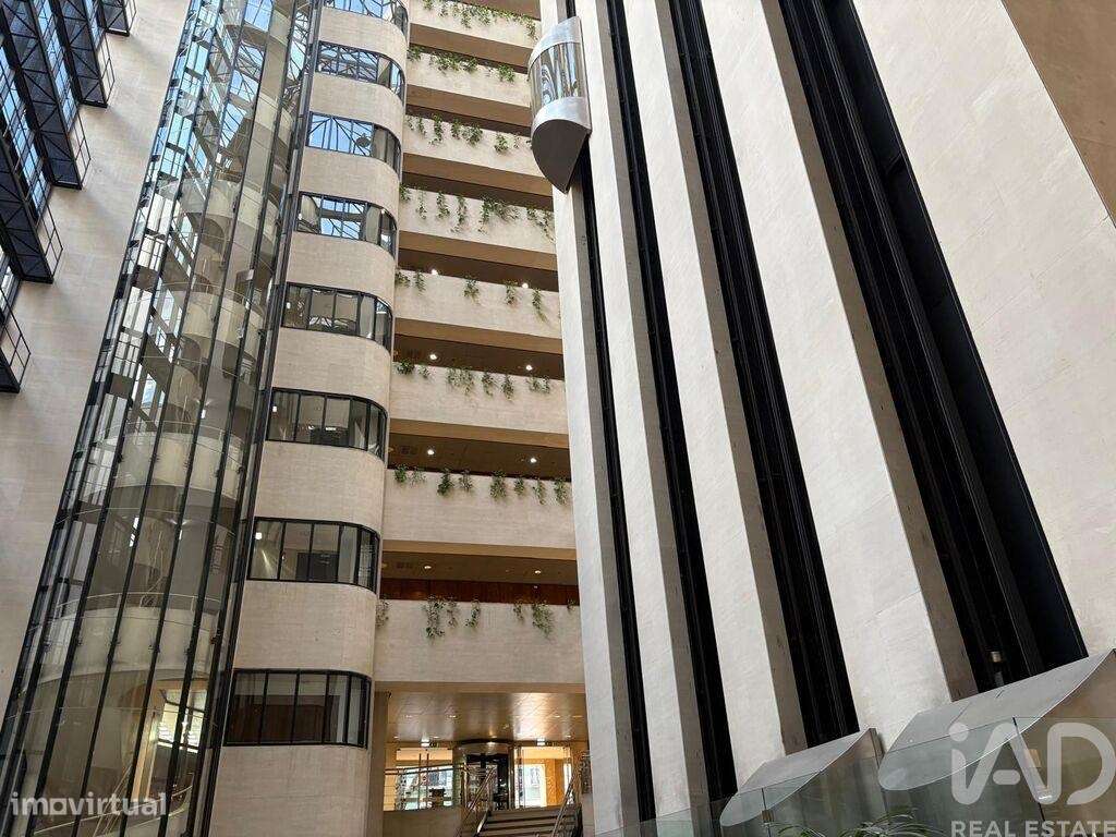 Escritório em Santo António de 353,00 m2 - Grande imagem: 3/29