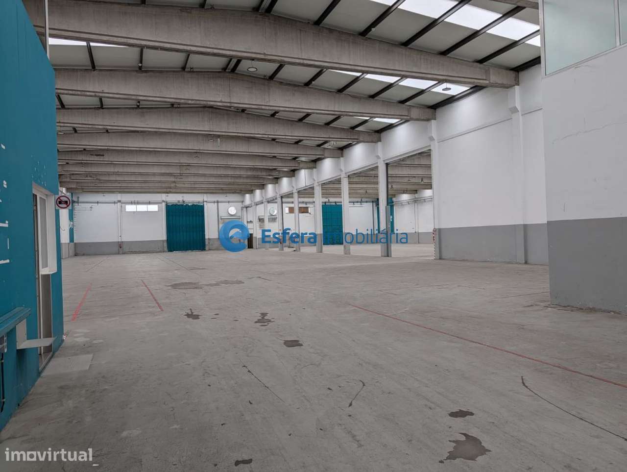 Armazém com escritórios e logradouro - Grande imagem: 2/24
