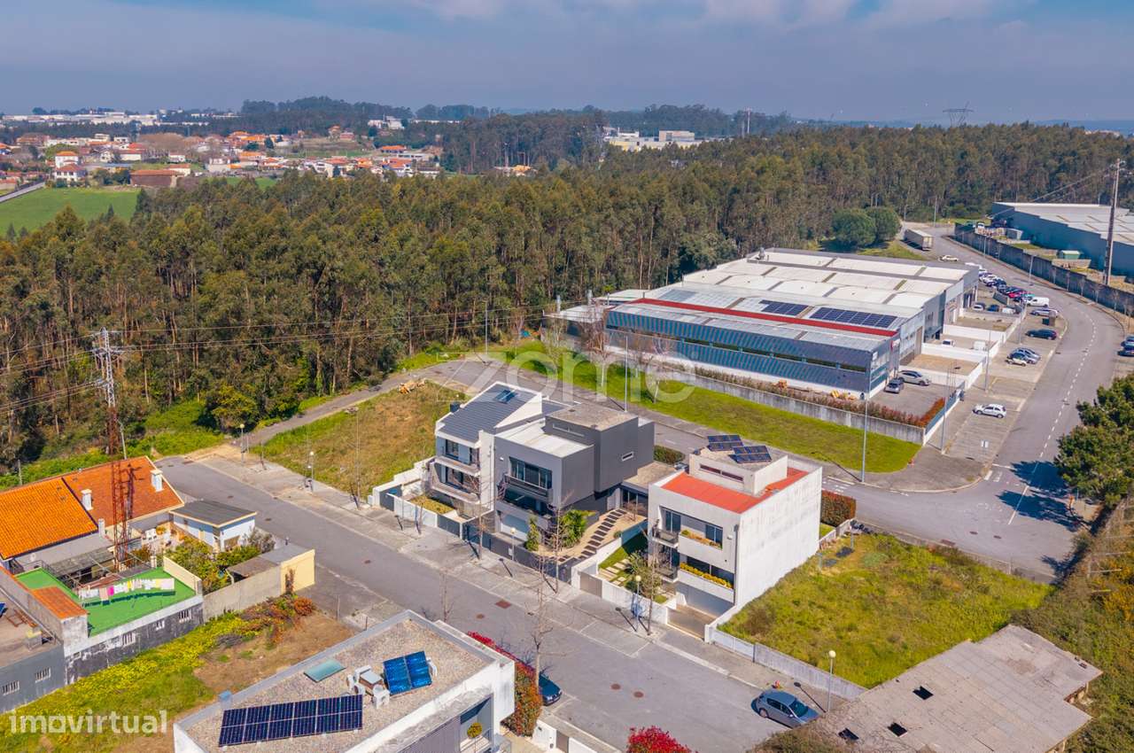 MORADIA T4 COM PISCINA - Grande imagem: 4/60