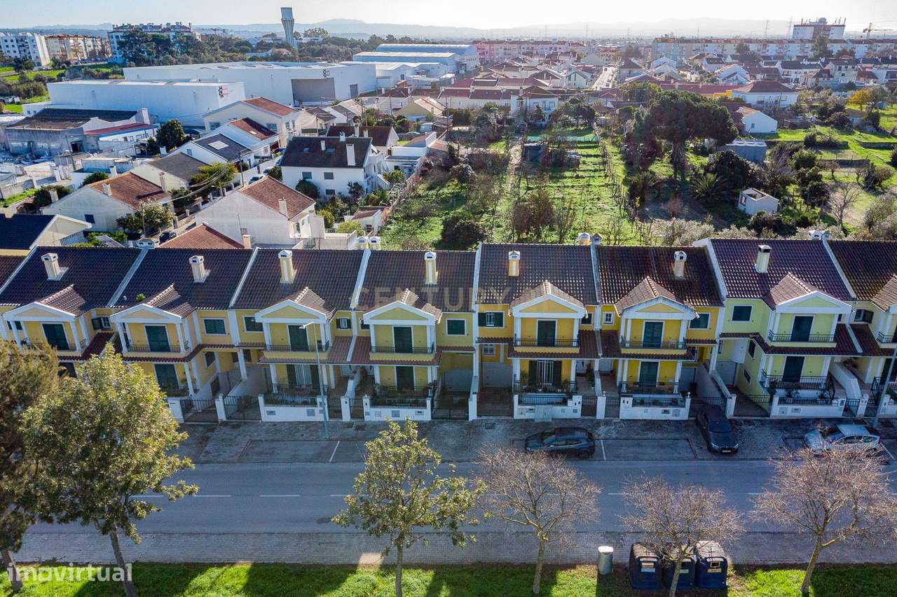 Moradia em Banda T4 | 3 Pisos | Aldeia de Paio Pires 490.000 € | 249 m-39