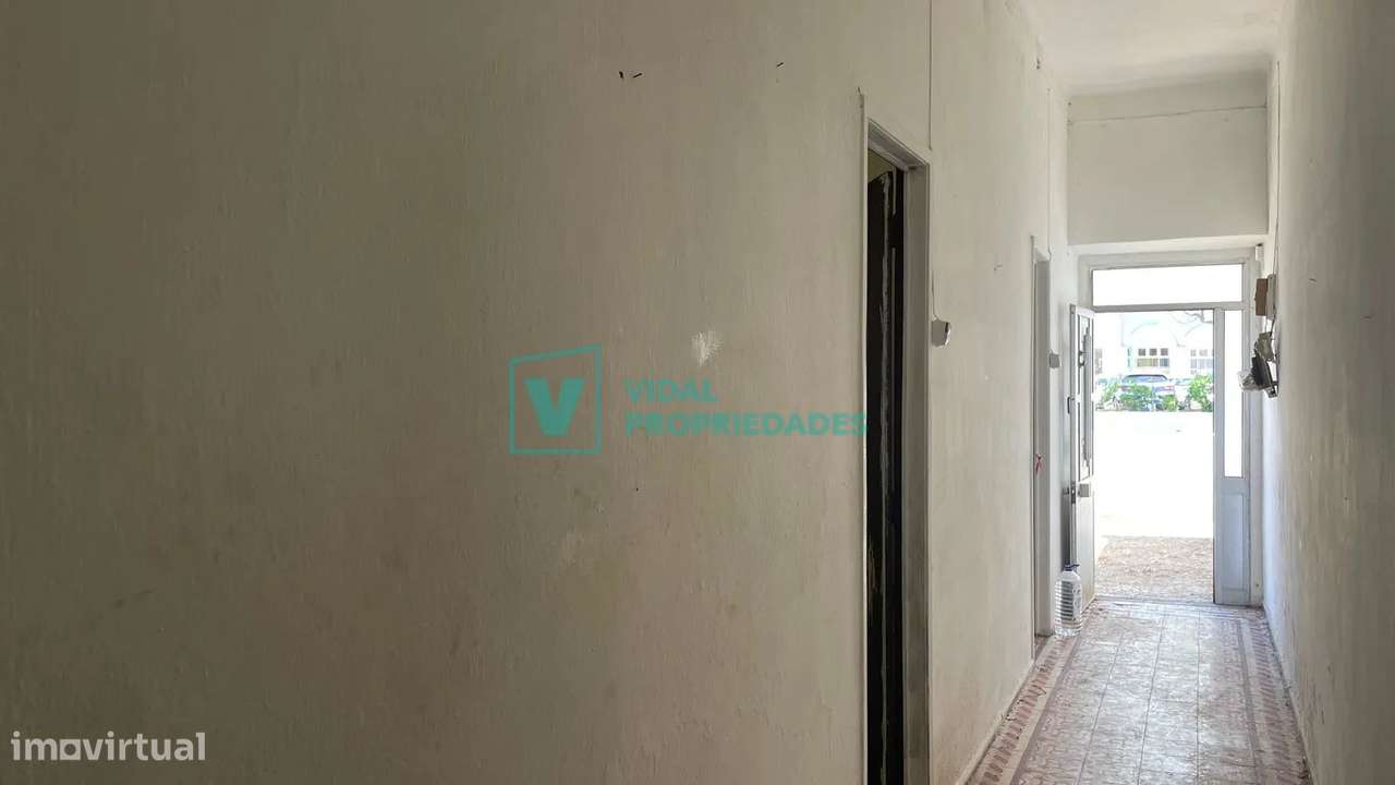 T2 em banda com garagem, jardim e terraço em Faro-16