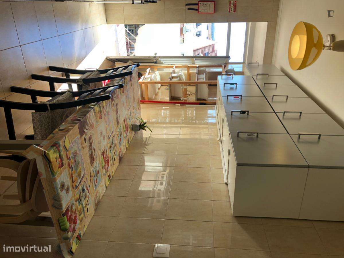 Quarto - localizado em São Sebastião Lisbon - Grande imagem: 2/10