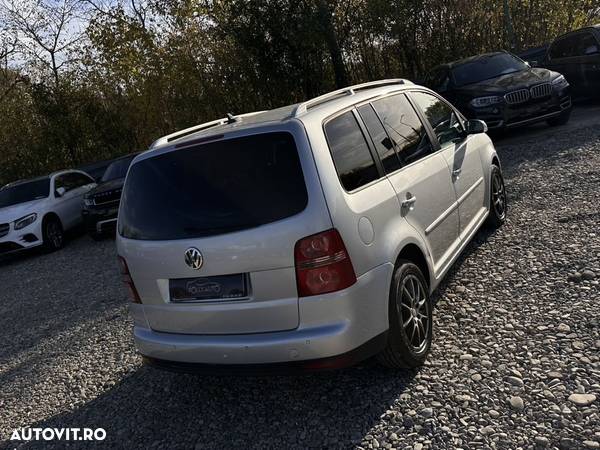 Volkswagen Touran 1.9 TDI Highline Aut - 4