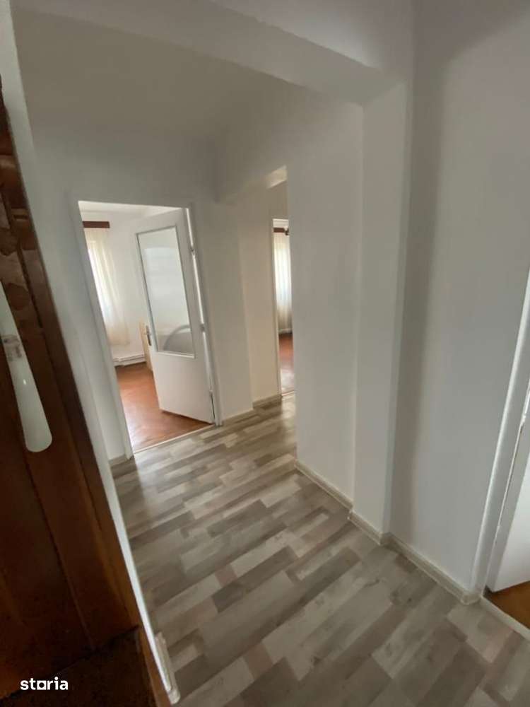 Apartament cu 3 camere decomandate, Zamca - Imagine principală: 4/11