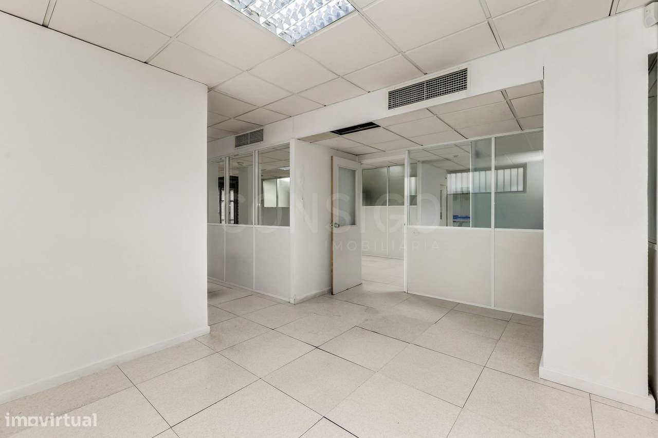 Escritório, loja e armazém com 550 m² em Linda-a-Velha, pronto a funci-15
