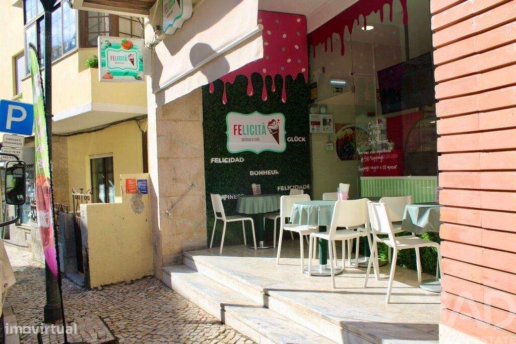 Prédio em Carcavelos e Parede - Grande imagem: 4/15