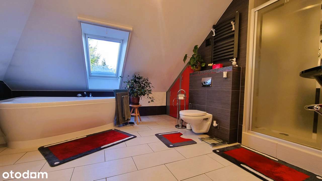 Komfortowy duży dom z pięknie zagospodarowaną działką w Szczecinku.-17